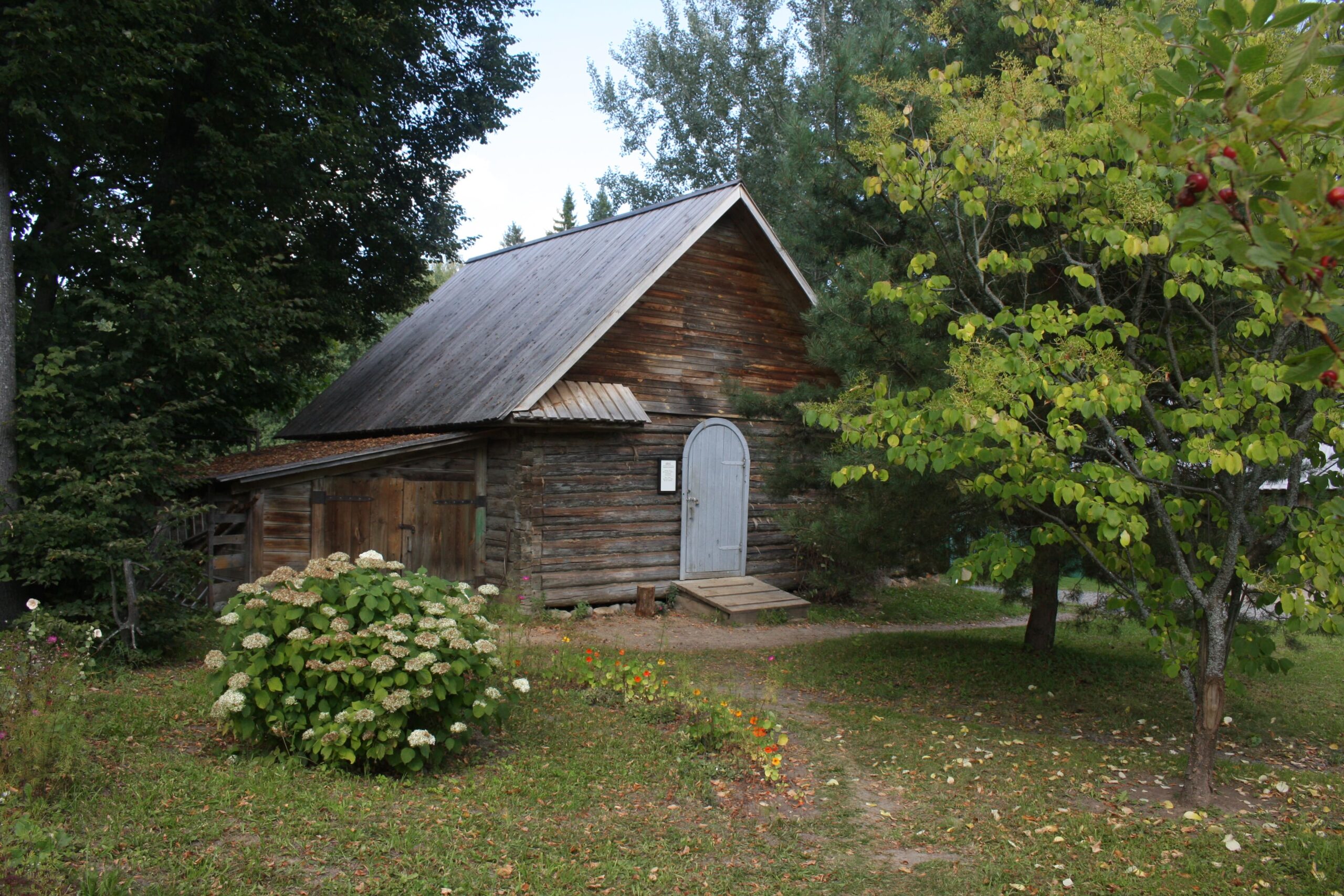 Амбар. Источник фото: https://шахматово.рф