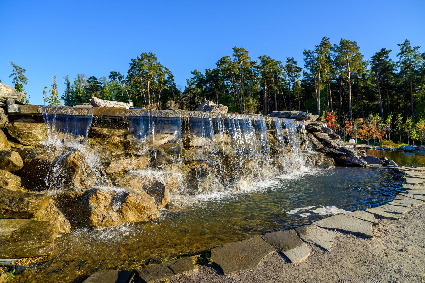 Каскадные водопады. Источник фото: https://медиасток.рф
