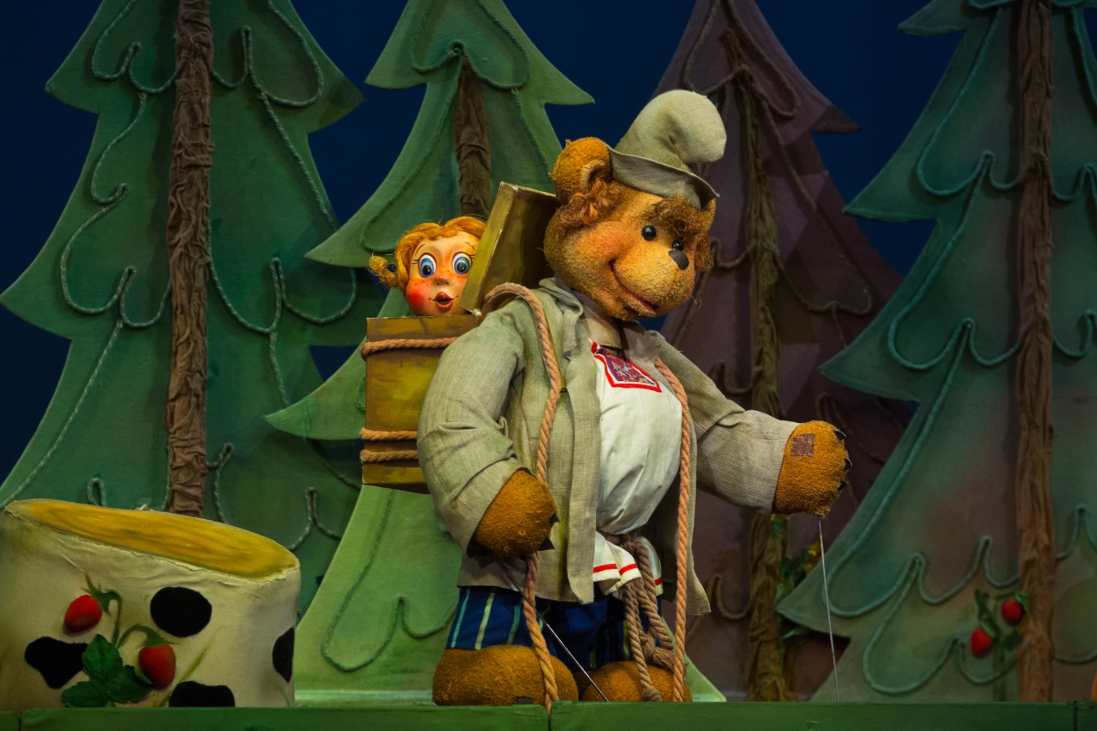 Кукольный спектакль «Машенька и Медведь»