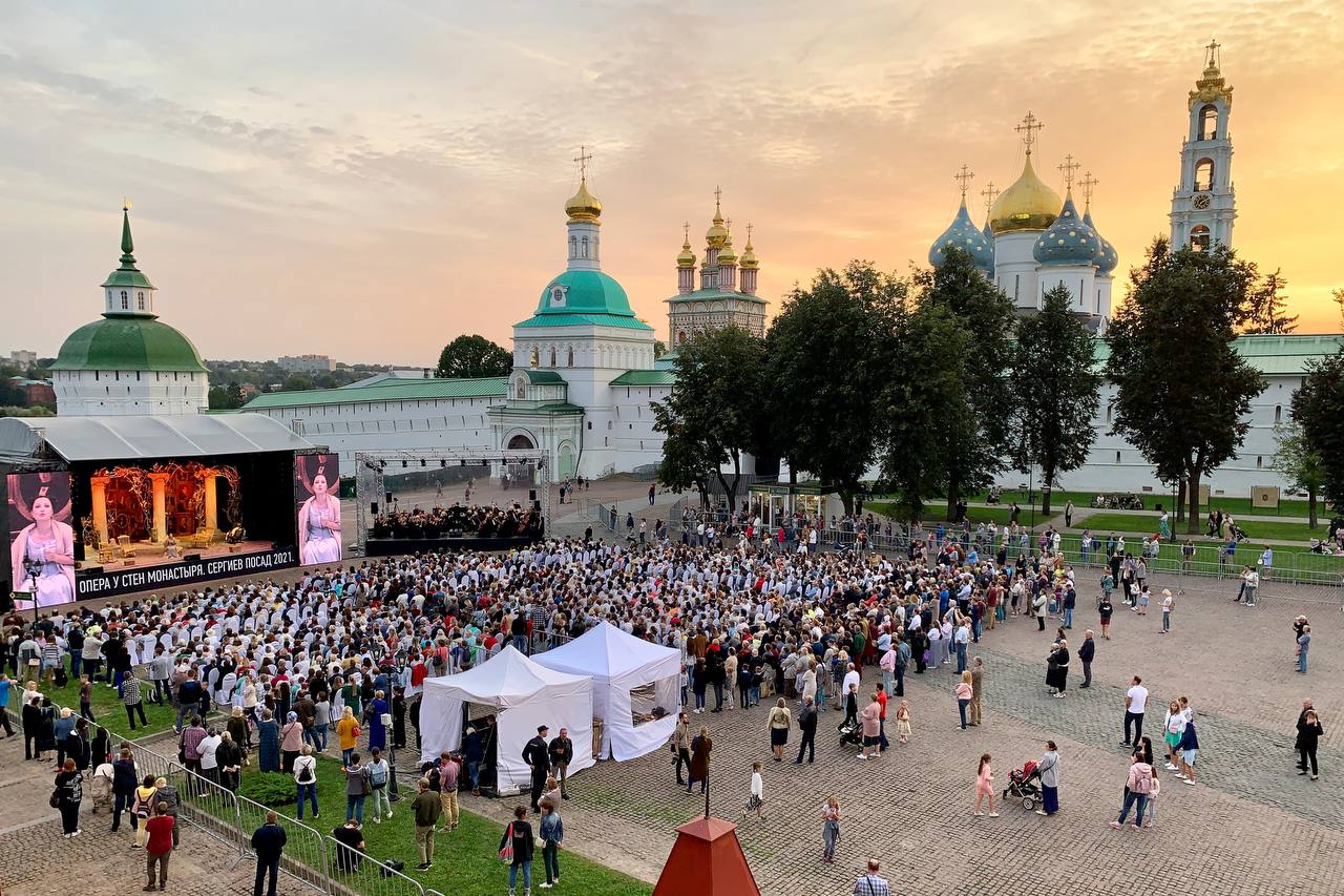 Русская опера у стен монастыря в Сергиевом Посаде