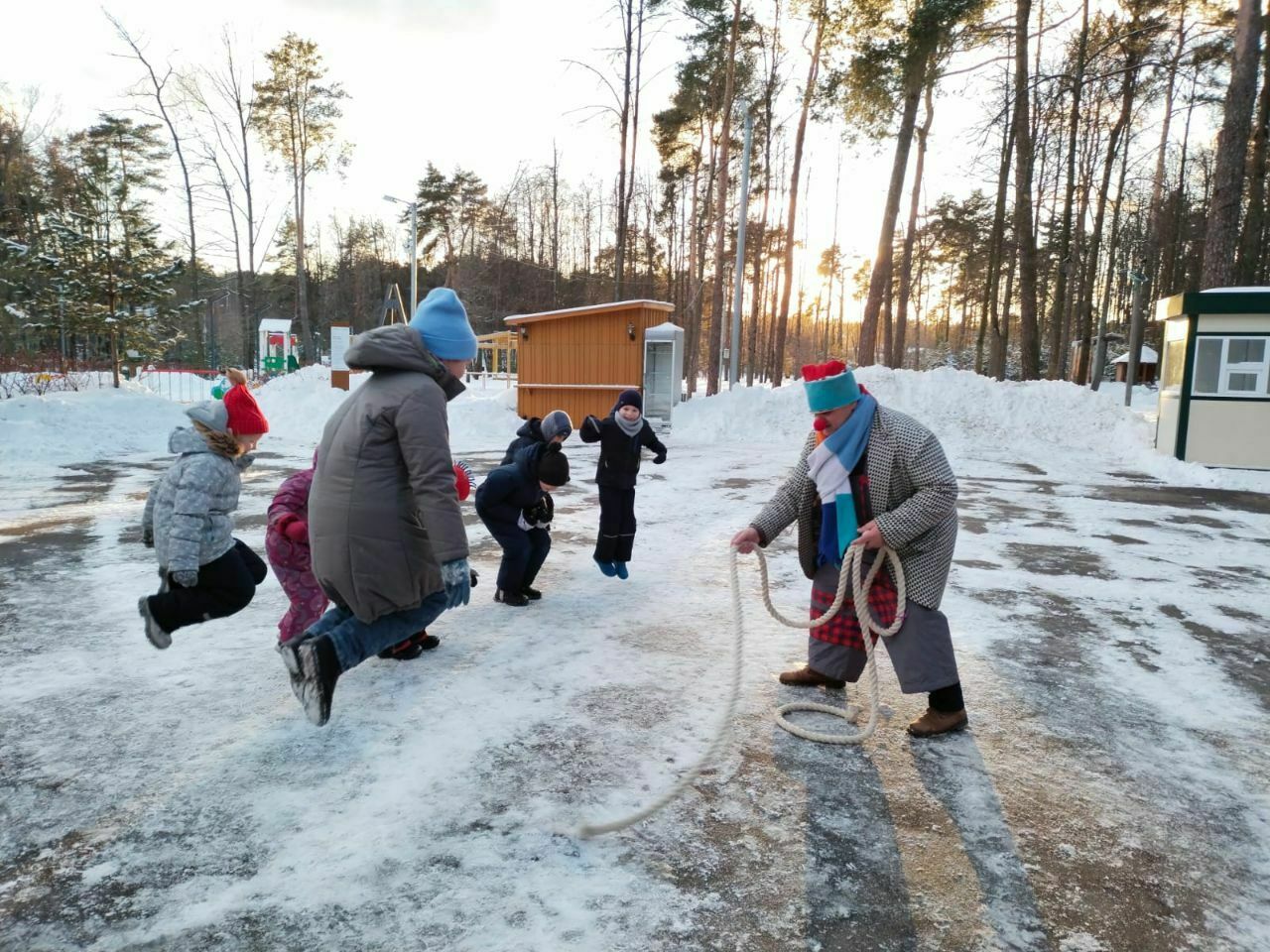 Ретропраздник «12 месяцев» в Расторгуевском парке | Путеводитель Подмосковья