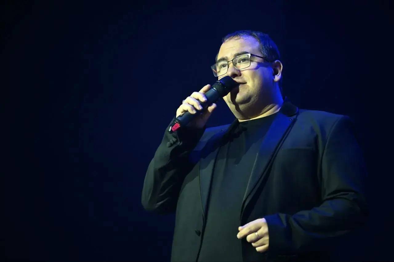 Летний концерт «Родные песни — поем все вместе!» в саду ресторана