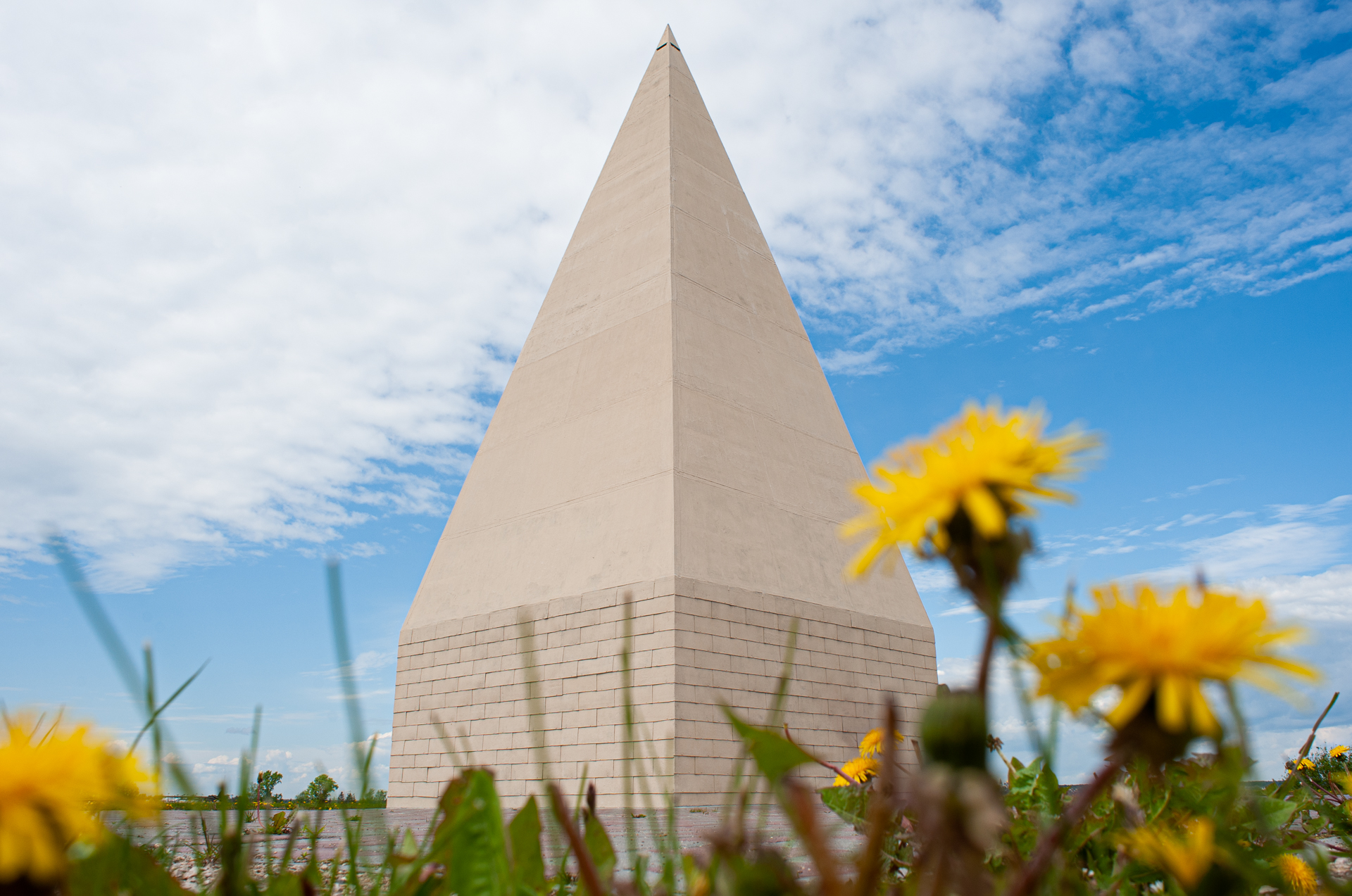 Пирамида Александра Голода на Новорижском шоссе 