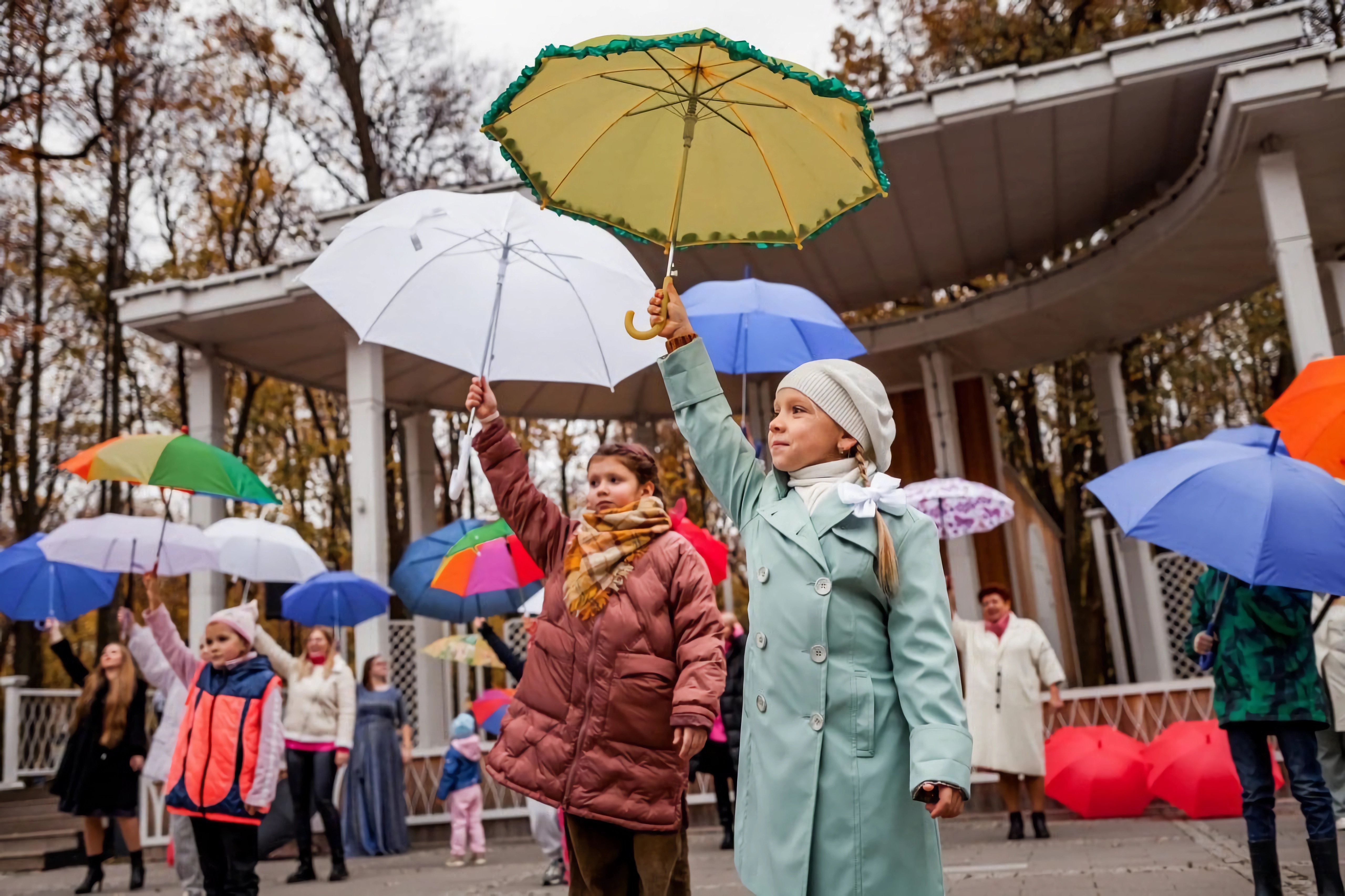 Около 50 подмосковных парков примут участие в фестивале «Поющие под дождем»