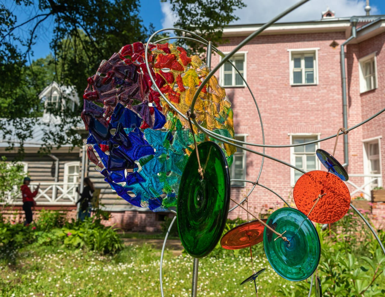 Выставка под открытым небом «Стекло на траве» пройдет в Муранове