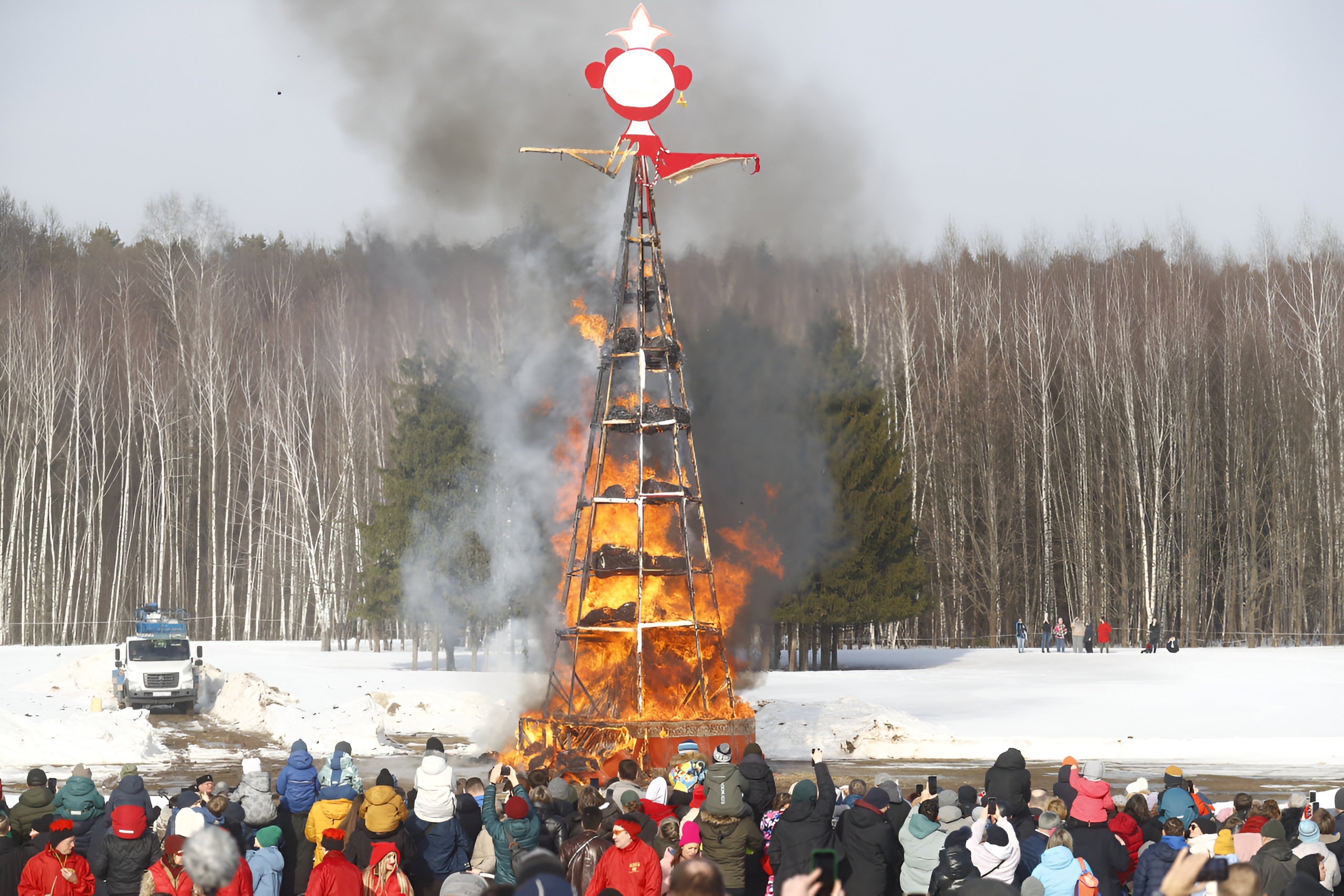 Самое высокое чучело в стране сожгут на Масленице в музее-заповеднике «Горки Ленинские»