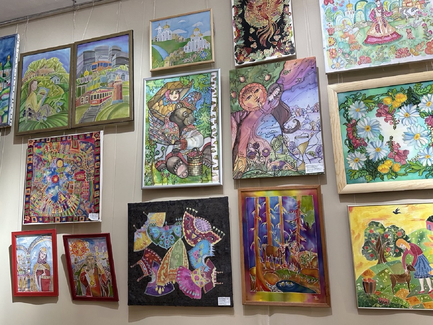 Выставка-конкурс «Роспись ткани» проходит в Павловском Посаде