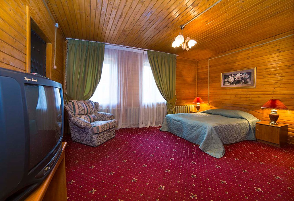 Комната в коттедже на территории парк-отеля «Царский лес»