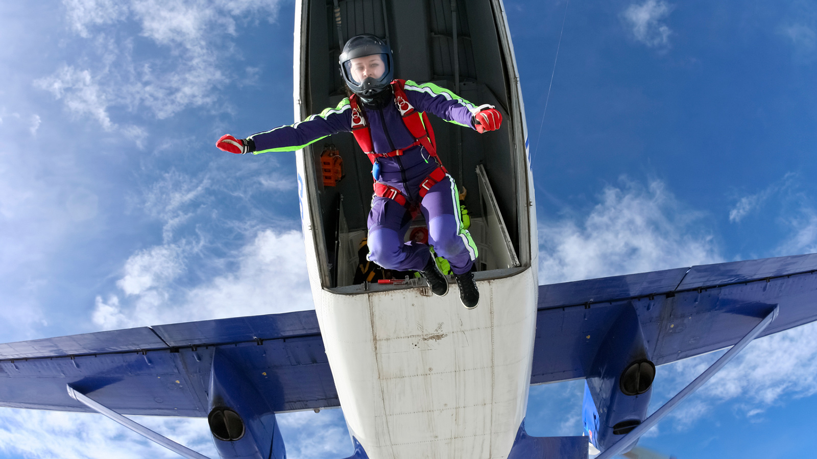 Прыжок с парашютом в аэроклубе «Волосово» 