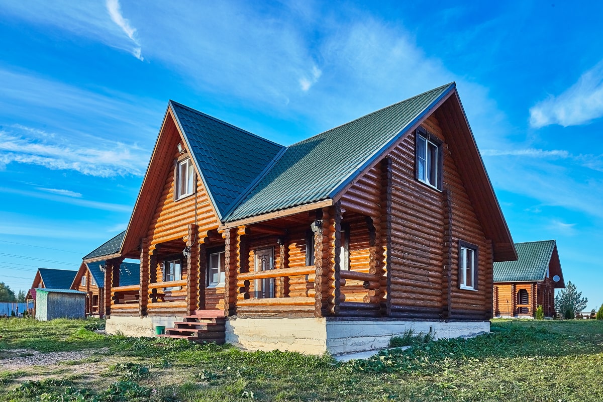 База отдыха Zubovo Village Club располагает уютными деревянными коттеджами разных размеров