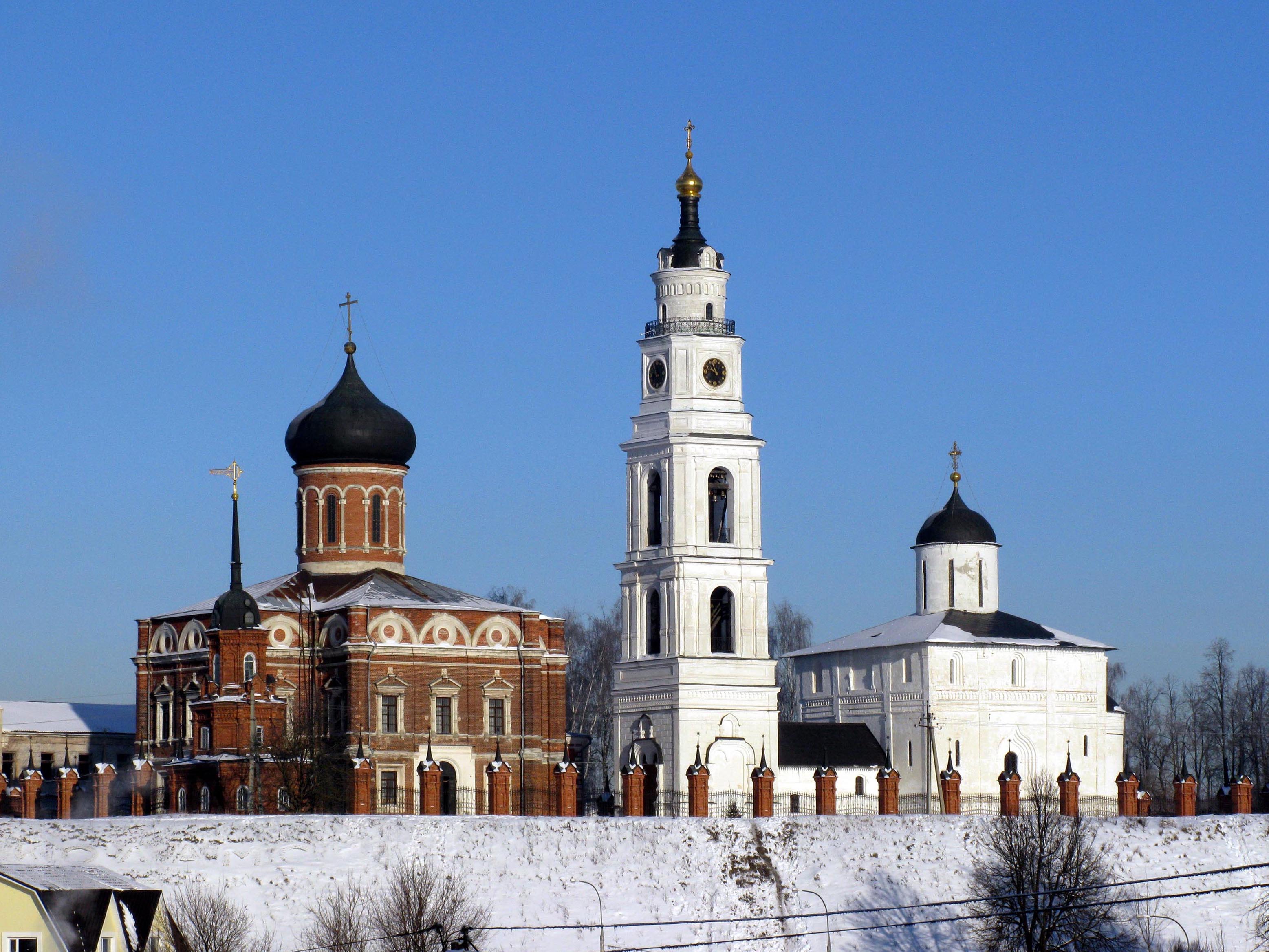 Волоколамск фото. Воскресенский собор Волоколамск. Волоколамский Кремль Волоколамск. Волоколамск Кремль зима. Воскресенский храм в Волоколамском Кремле.