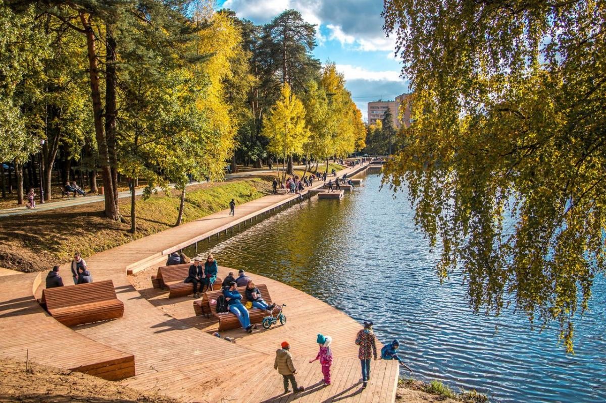 Парк культуры и отдыха «Ивановские пруды» осенью