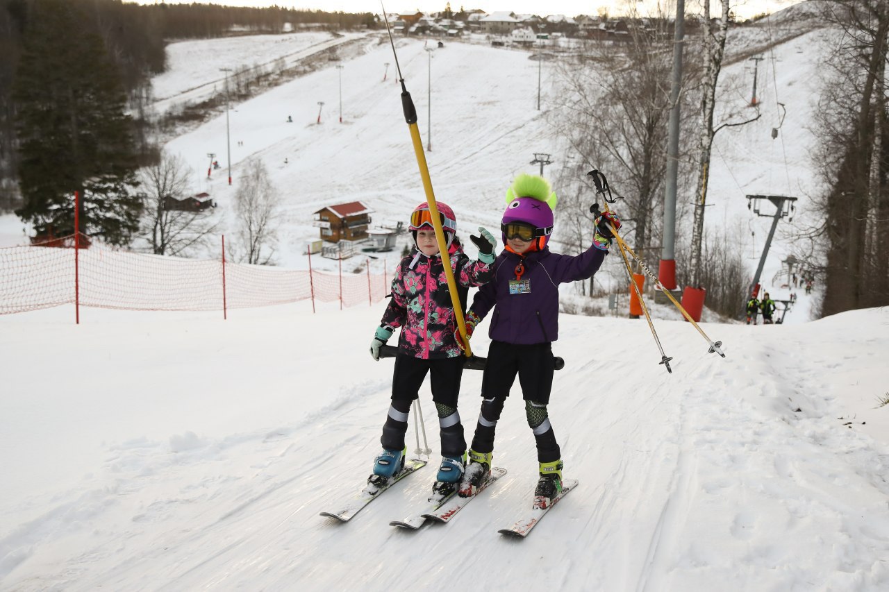 Катание на лыжах в клубе Леонида Тягачева