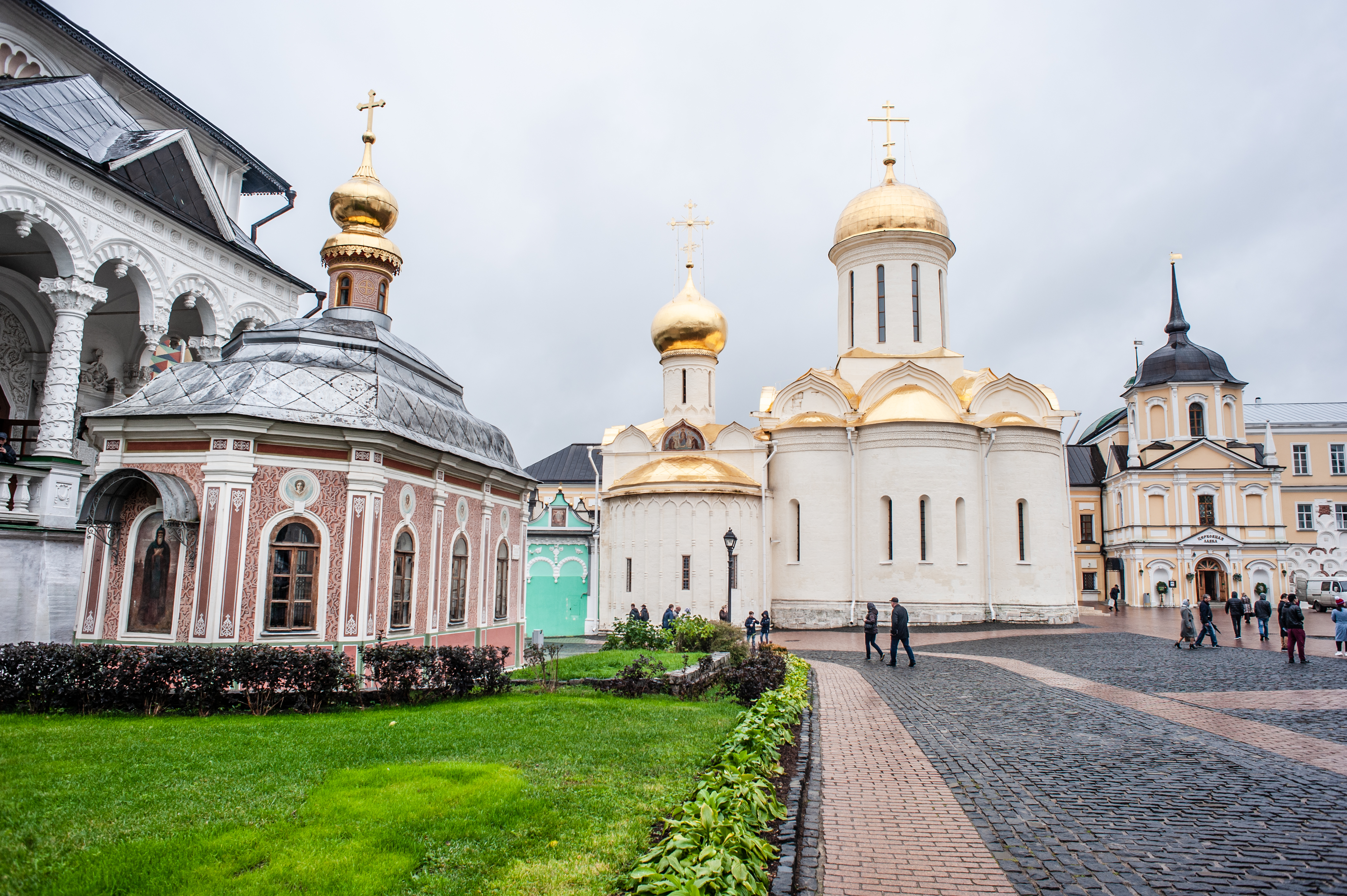 Сергиев монастырь. Свято-Троицкая Сергиева Лавра. Лавра Сергия Радонежского Сергиев Посад. Свято Троицкий монастырь Сергия Радонежского. Троицкий храм Свято Троицкой Лавры.