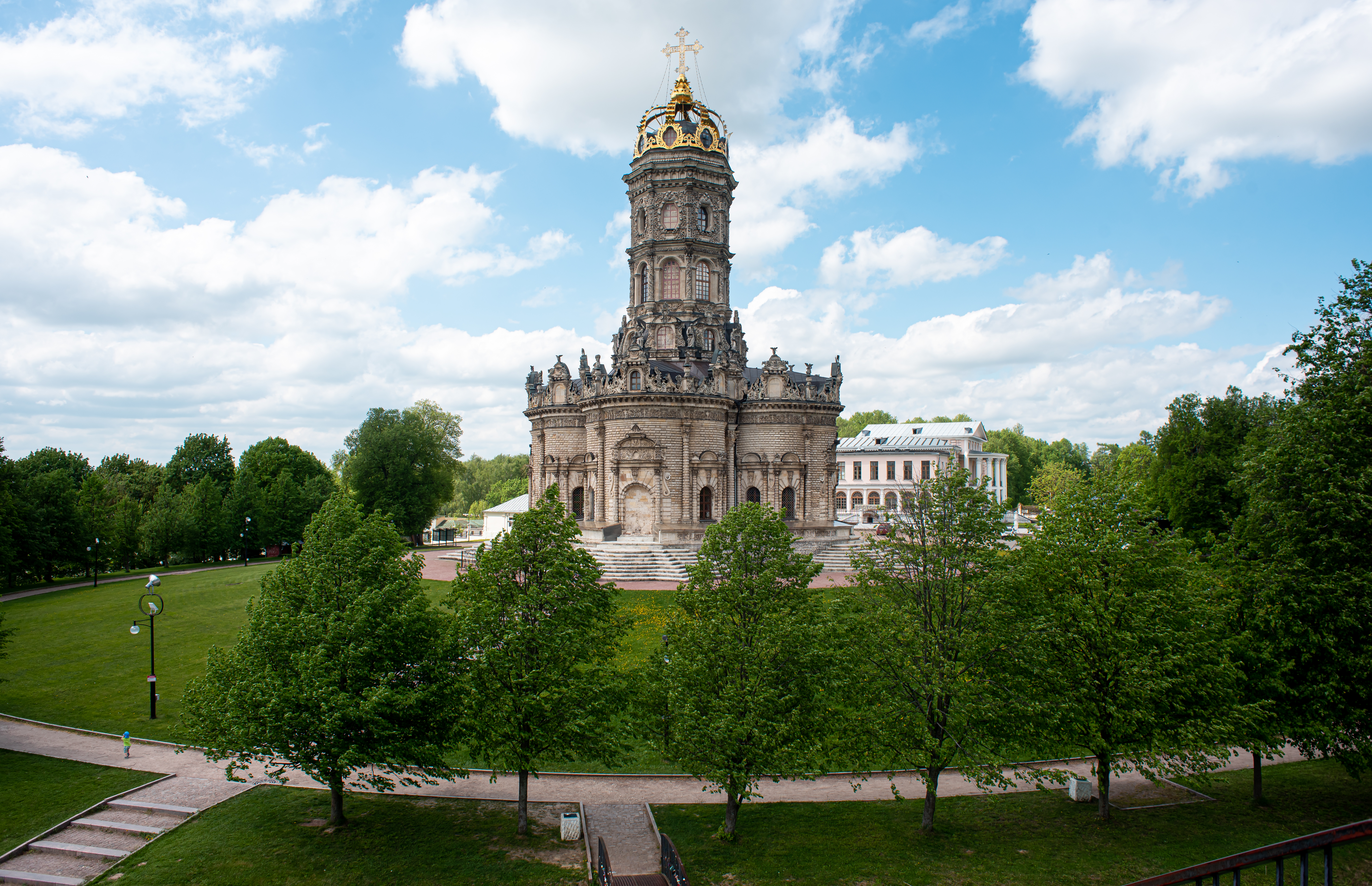 Церковь в дубровицах фото. Подмосковье. Усадьба Дубровицы осенью. Пирамида в Подмосковье.