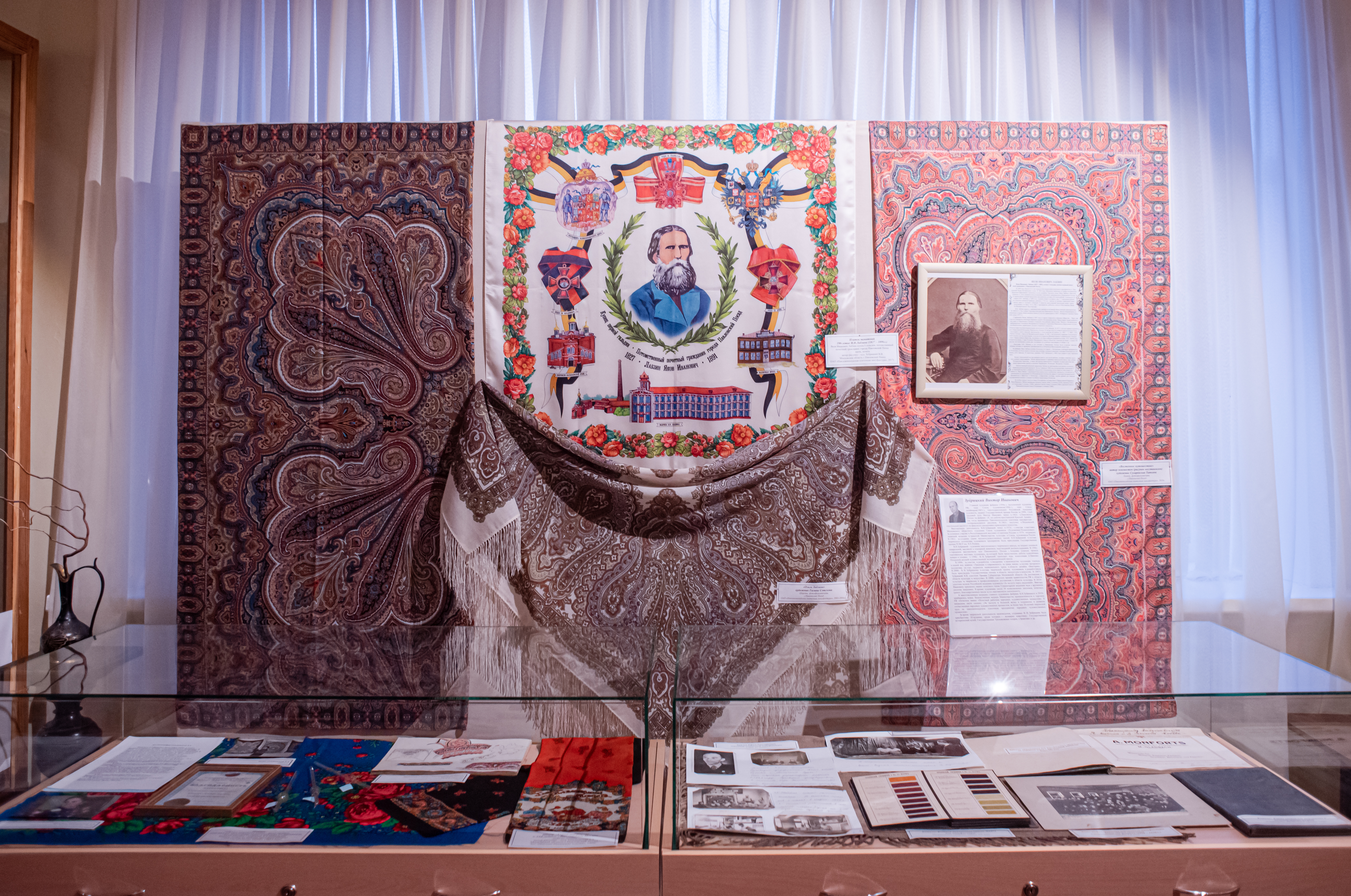 Экспозиция музея истории русского платка и шали 