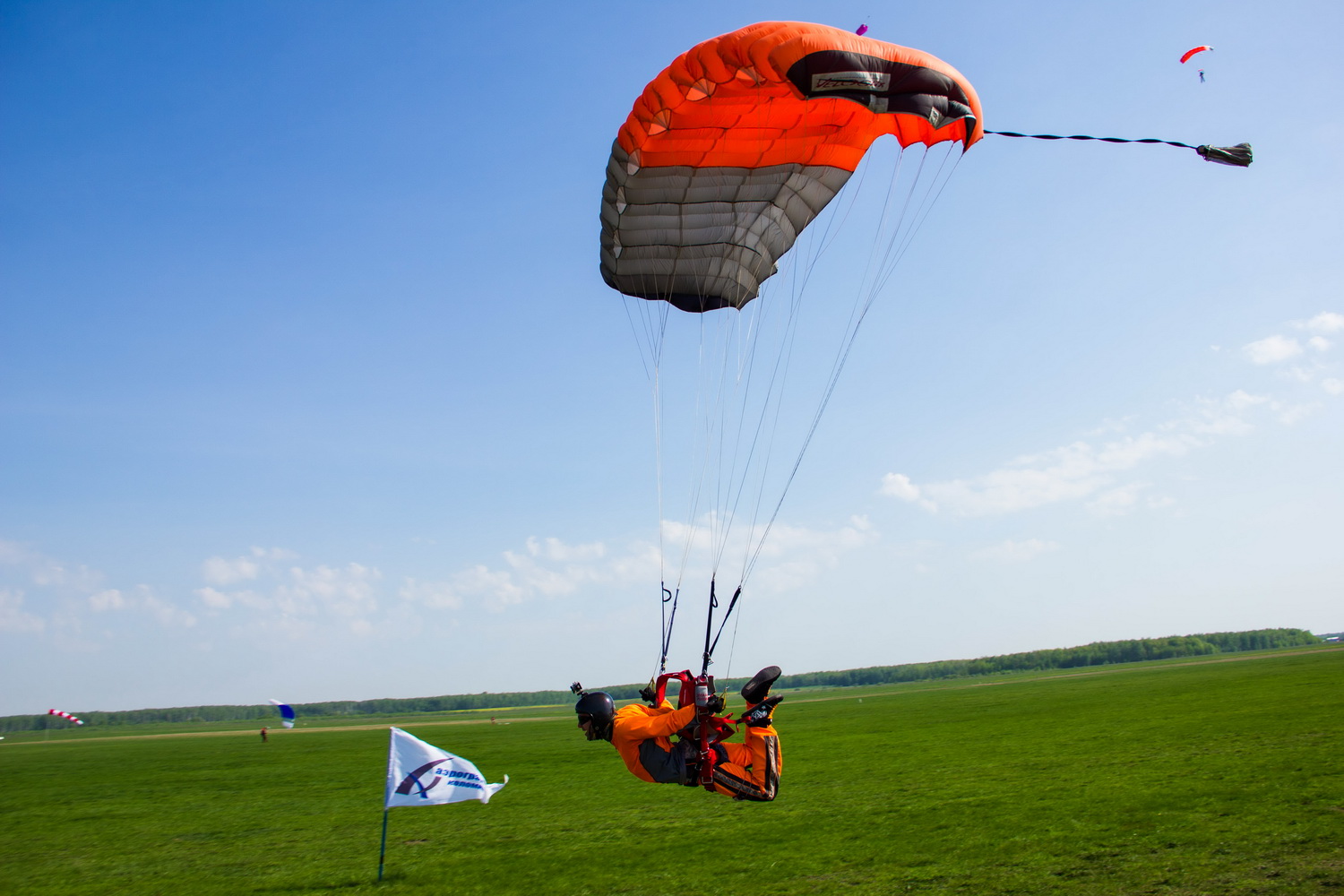 Прыжки с парашютом в «Аэроград Коломна»