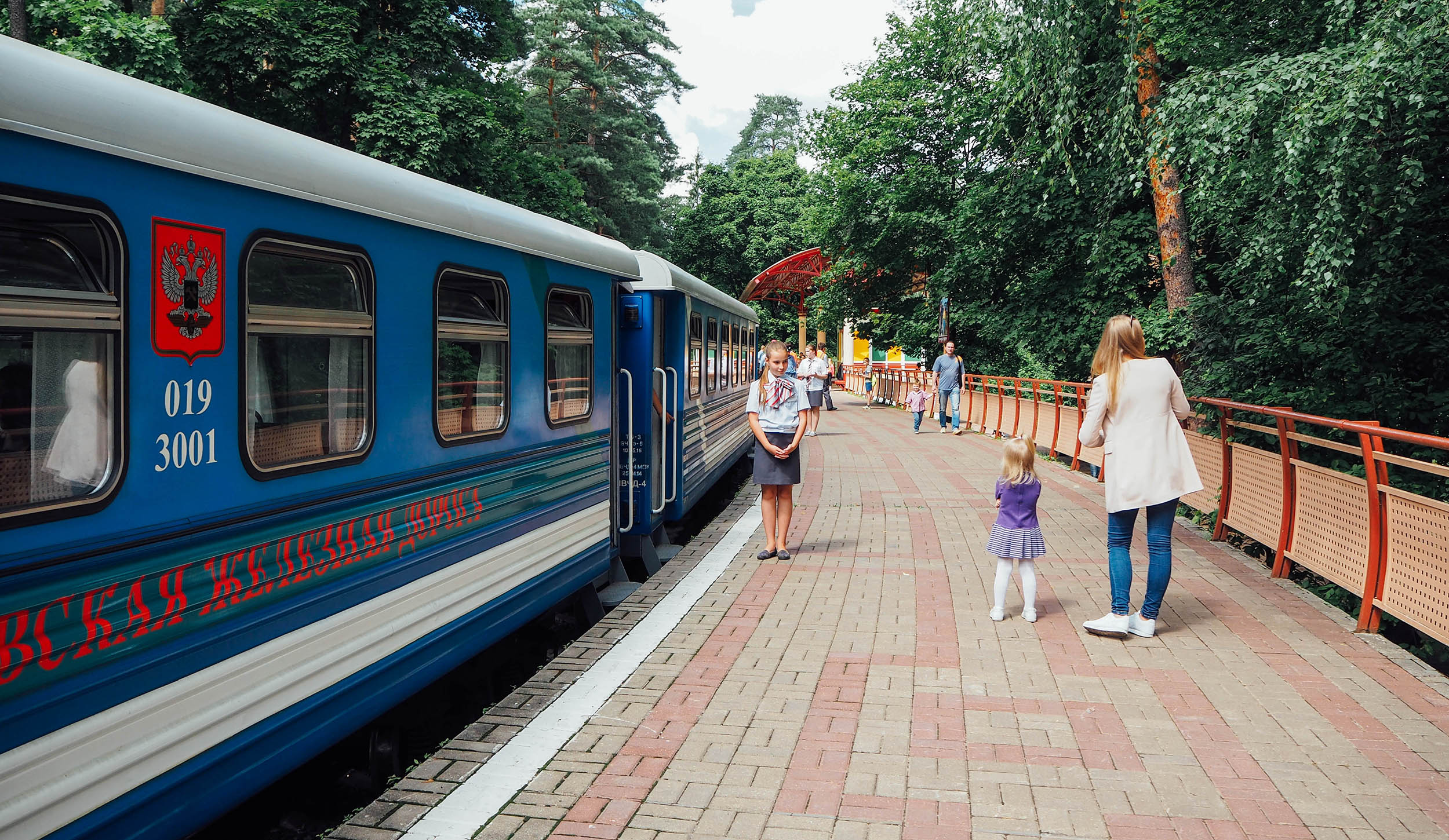 Московская детская железная. Московская детская железная дорога в Кратово. Детская железная дорога в Кратово. Детская железная дорога в Кратово Москве. Поселок Кратово детская железная дорога.